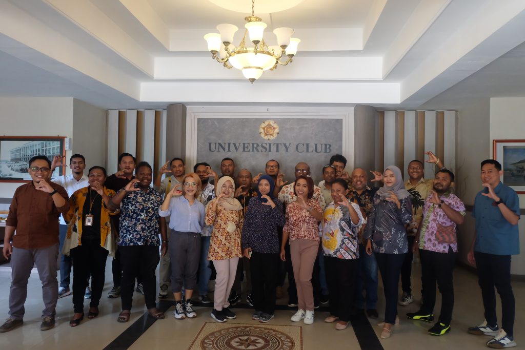 Optimalisasi Pengelolaan Data Sistem Informasi Akademik dan Evaluasi Penerimaan Mahasiswa Baru serta Optimalisasi Aplikasi Beasiswa.