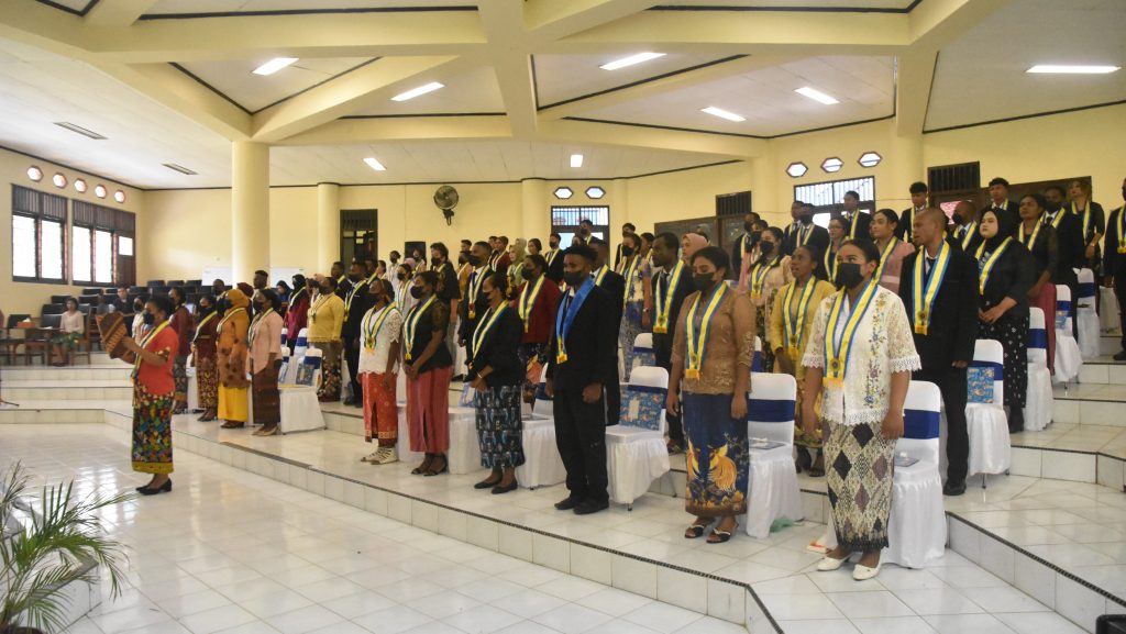 Berliana Mirino Lulusan Terbaik FMIPA Uncen.