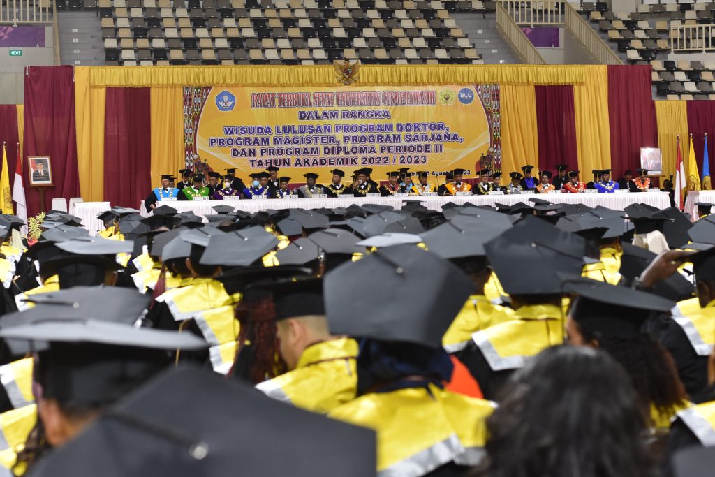 Wisuda Periode II, Uncen Hasilkan 1816 Lulusan.