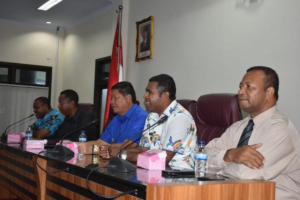 Asosiasi Bupati Wilayah Adat Saireri Papua Teken Kerjasama Dengan Uncen