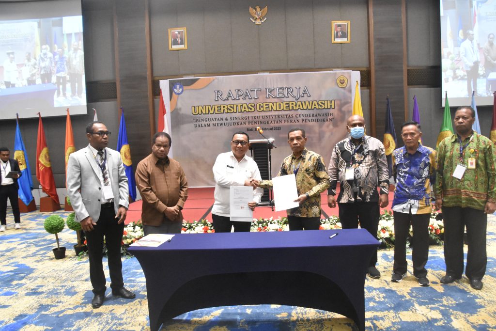 Raker Uncen 2023 Digelar Di Biak: Rektor Dan Bupati Teken MoU.