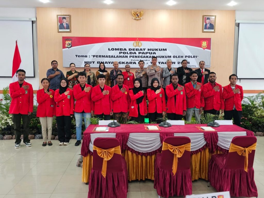FH Uncen Juara II Lomba Debat Hukum Polda Papua.