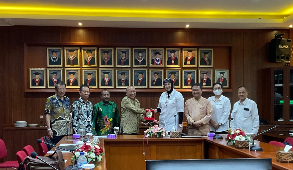 Menyesuaikan Kurikulum Dengan Program MBKM, FH Uncen Berdiskusi Dengan Universitas Pancasila.