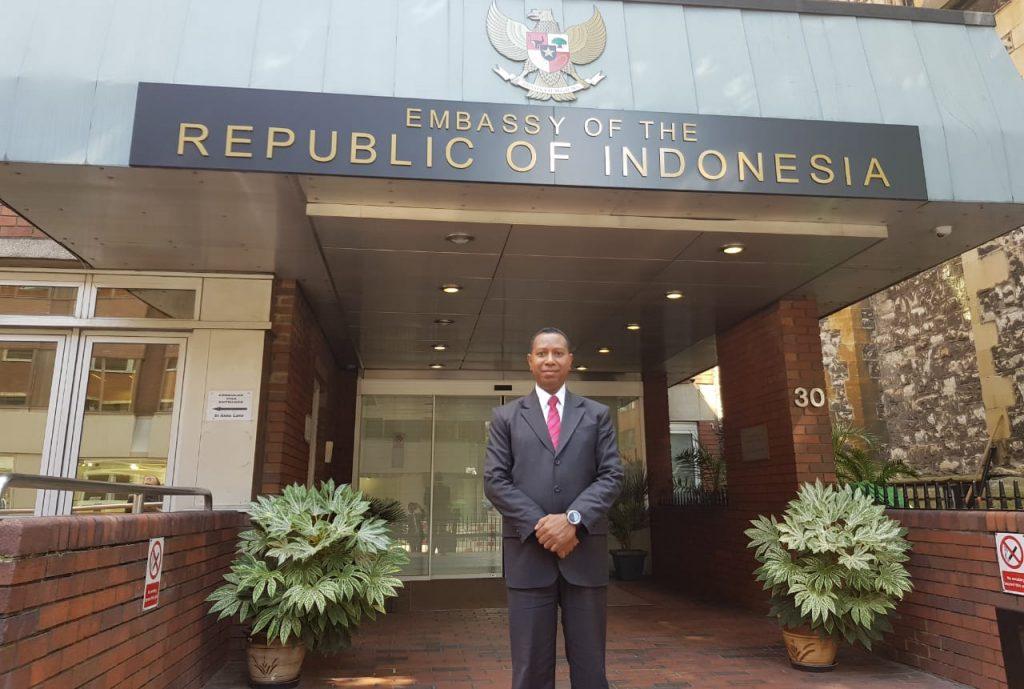 Rektor Uncen Menjadi Narasumber Di Parlemen Inggris