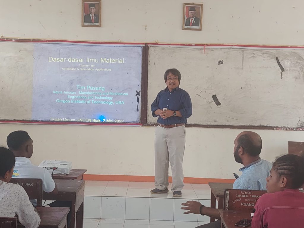 Membangun Kemitraan Kampus Dan Industri, PT.  FI  Memberikan Materi Kuliah Di Kelas PSDKU UNCEN Biak