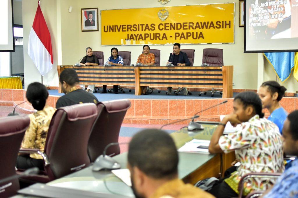 Pelatihan Master of Ceremony Kepada Mahasiswa Uncen.