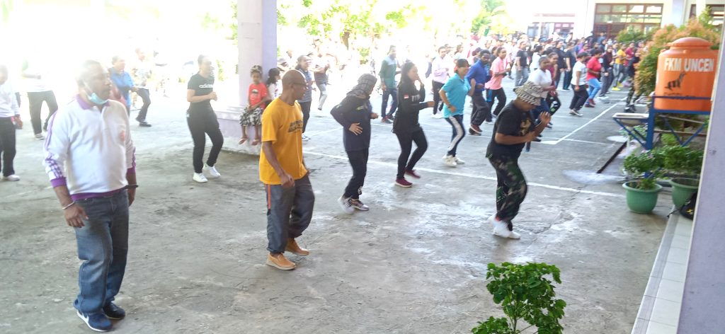 Senam Pagi Bersama Awali Bulan Dies Ke-17 FKM Uncen