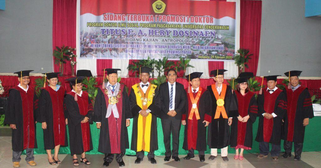 Sekda Papua Meraih Gelar Doktor, Promotor Sebut Orang Yang Sangat Cerdas