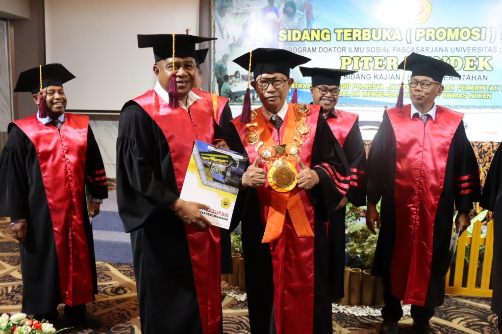 Perwira Mabes POLRI Dosen Penguji  Promosi Doktor Pascasarjana Uncen.