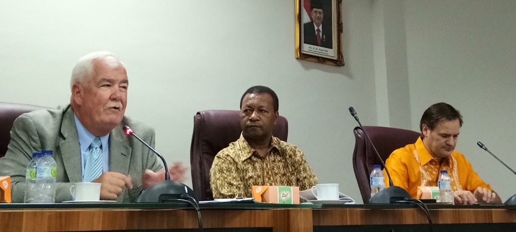 PERTEMUAN DENGAN DEKAN FAKULTAS LINGKUNGAN DAN ILMU ALAM UNIVERSITAS RHODE ISLAND