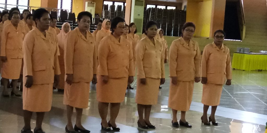 SERAH TERIMA JABATAN KETUA SUB UNIT DHARMA WANITA PERSATUAN DAN KEPALA SEKOLAH TK CENDERAWATI UNIVERSITAS CENDERAWASIH