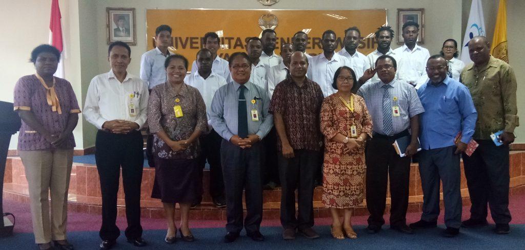 Mahasiswa FEB  Magang di Rektorat Uncen.