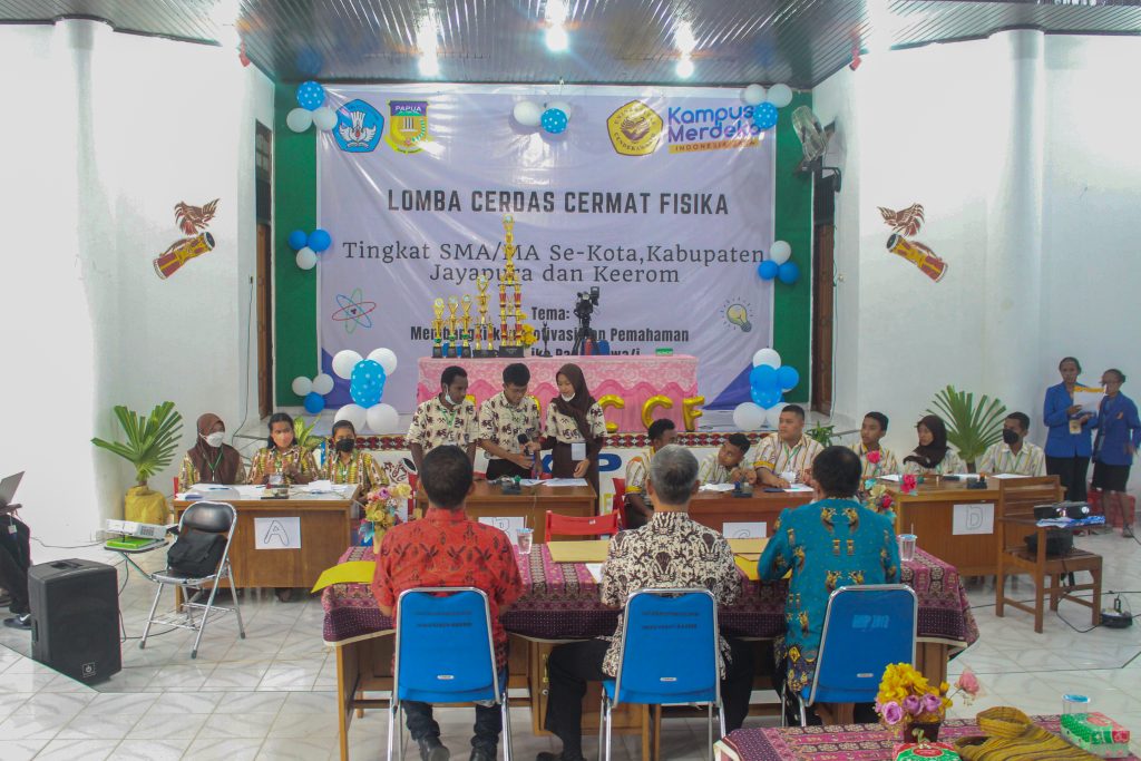 Prodi Fisika FKIP Gelar Lomba CCF, SMAN 3 Jayapura Bawa Pulang Tropi.
