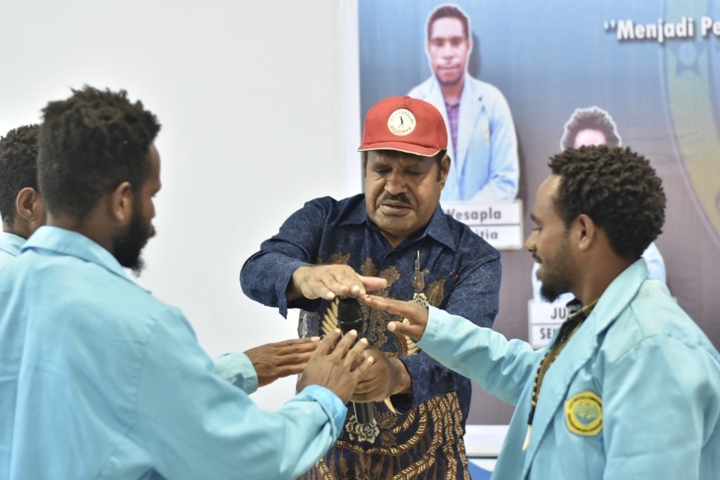 Latihan Dasar Kepemimpinan Fakultas Ilmu Keolahragaan Uncen.
