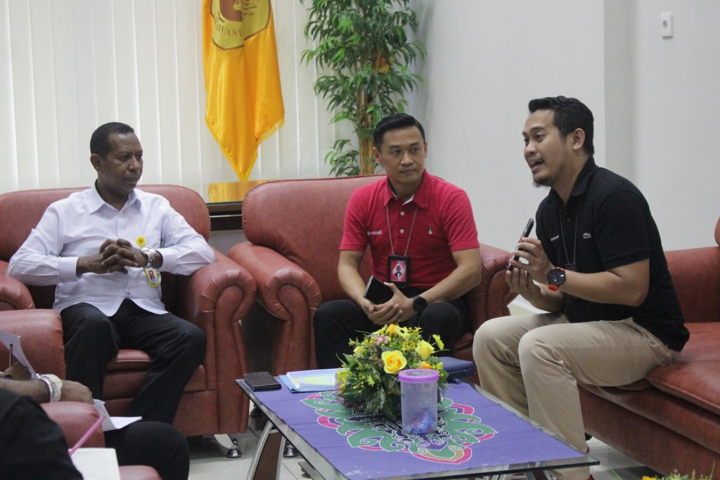 Jajaki Peluang Kerjasama, Rektor Terima Audiensi Telkomsel