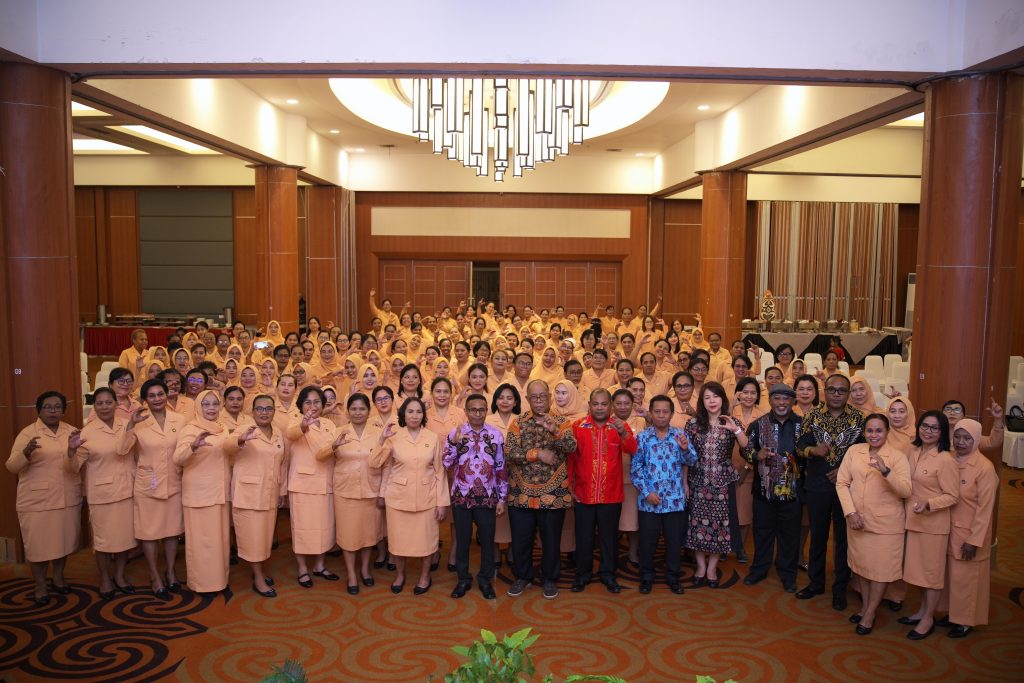PENGURUS DHARMA WANITA PERSATUAN SUB UNIT FAKULTAS DAN BIRO UNIVERSITAS CENDERAWASIH MASA BAKTI 2024–2029 RESMI DIKUKUHKAN