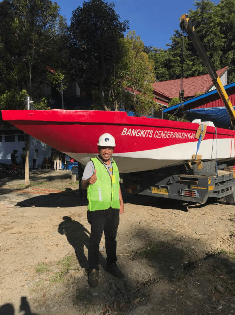 Bantuan Kapal Cepat Tahap Awal Selesai, Dekan FT Pimpin Peluncurannya