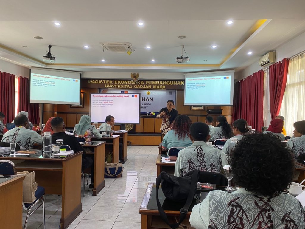 40 Mahasiswa Magister Ilmu Ekonomi FEB UNCEN Studi Literatur di UGM.