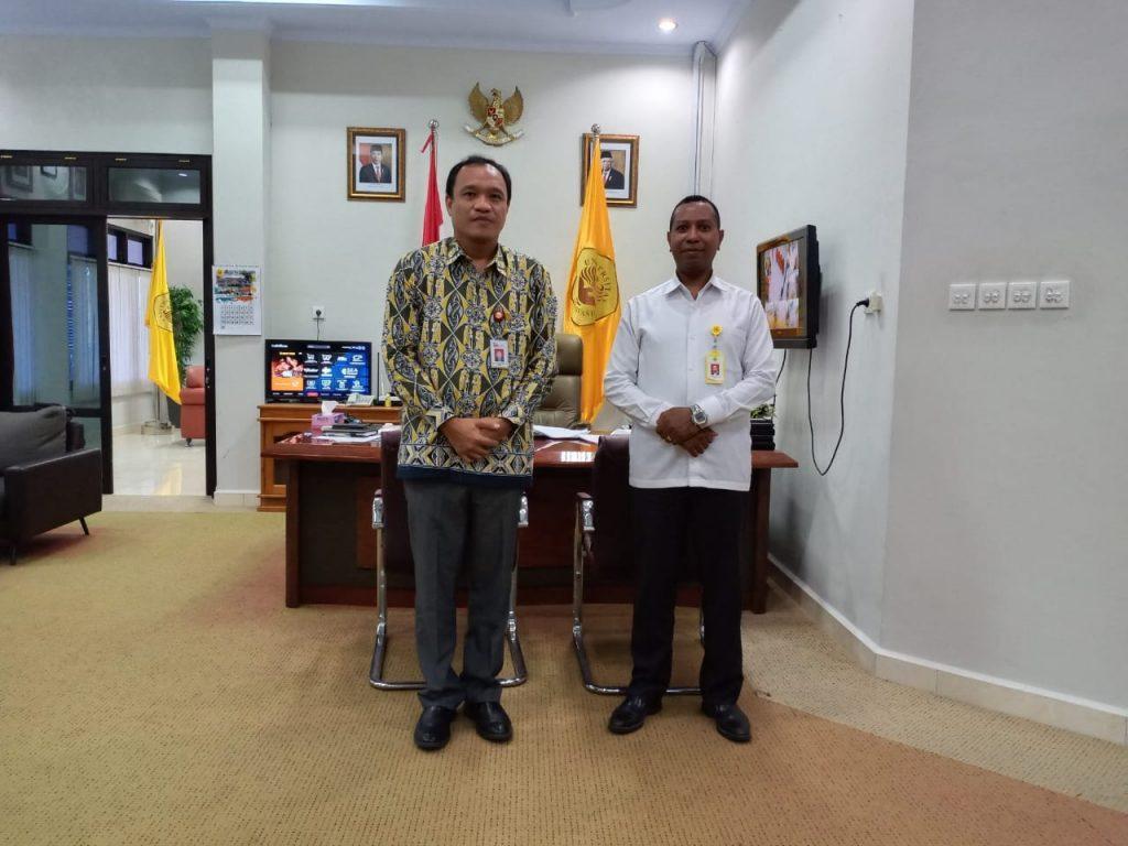 Kunjungan Kepala OJK Papua/ Papua Barat Ke Uncen