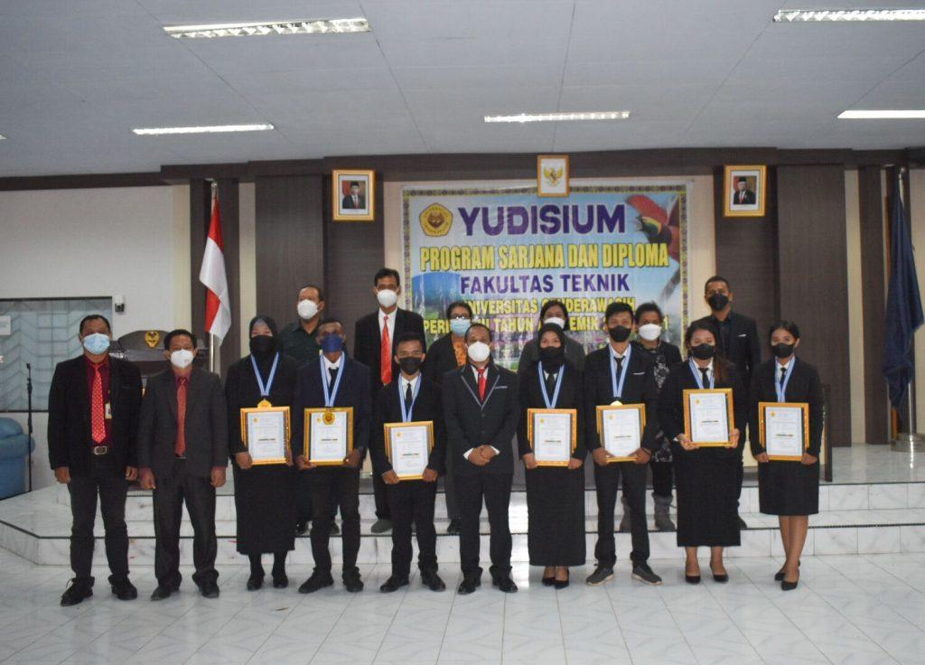 7 Lulus Dengan Cumlaude, 1 Diantaranya Putera Papua