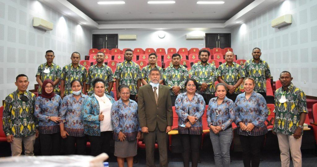 23 Mahasiswa MKP UNCEN  Studi Literatur Di Universitas Hasanuddin
