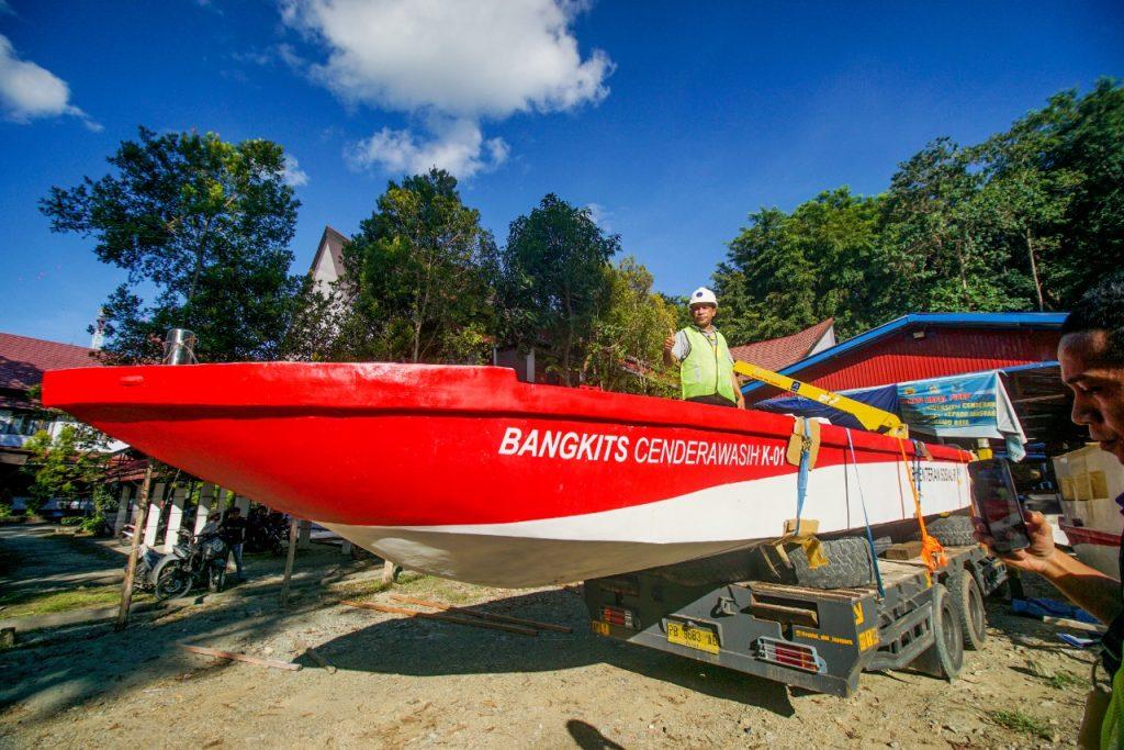 Fakultas Teknik UNCEN Luncurkan 2 Kapal Fiber  “Bangkits Cenderawasih K-01”