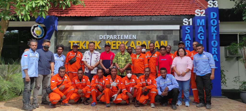 Tingkatkan Pemberdayaan Ekonomi, Belasan Pemuda Papua Ikuti Workshop Pembuatan Kapal Fiberglass