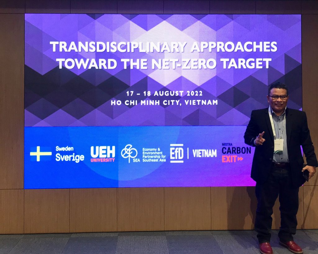 Ary Mollet Peserta Kongres Asosiasi Ekonomi Lingkungan dan Sumber Daya Asia Di Vietnam