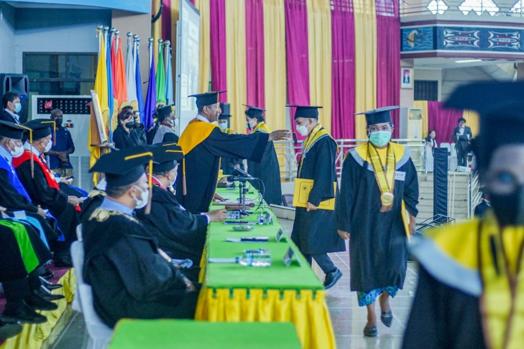 UPACARA WISUDA, 1848 WISUDAWAN UNCEN HADIR SECARA LURING