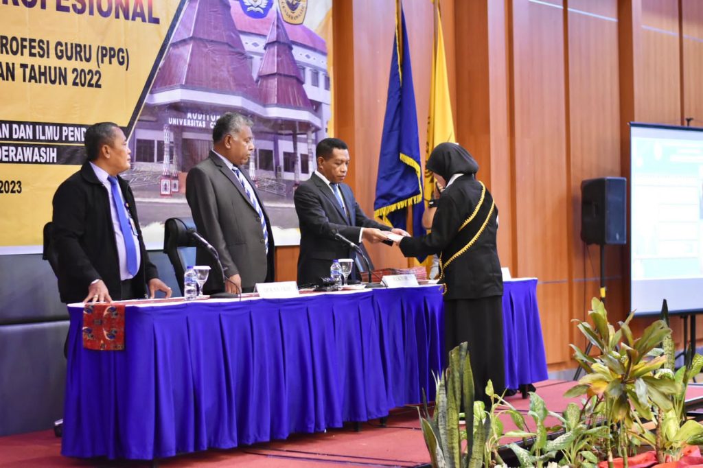 Pengukuhan Pertama Mahasiswa Program Studi Pendidikan Profesi Guru Universitas Cenderawasih