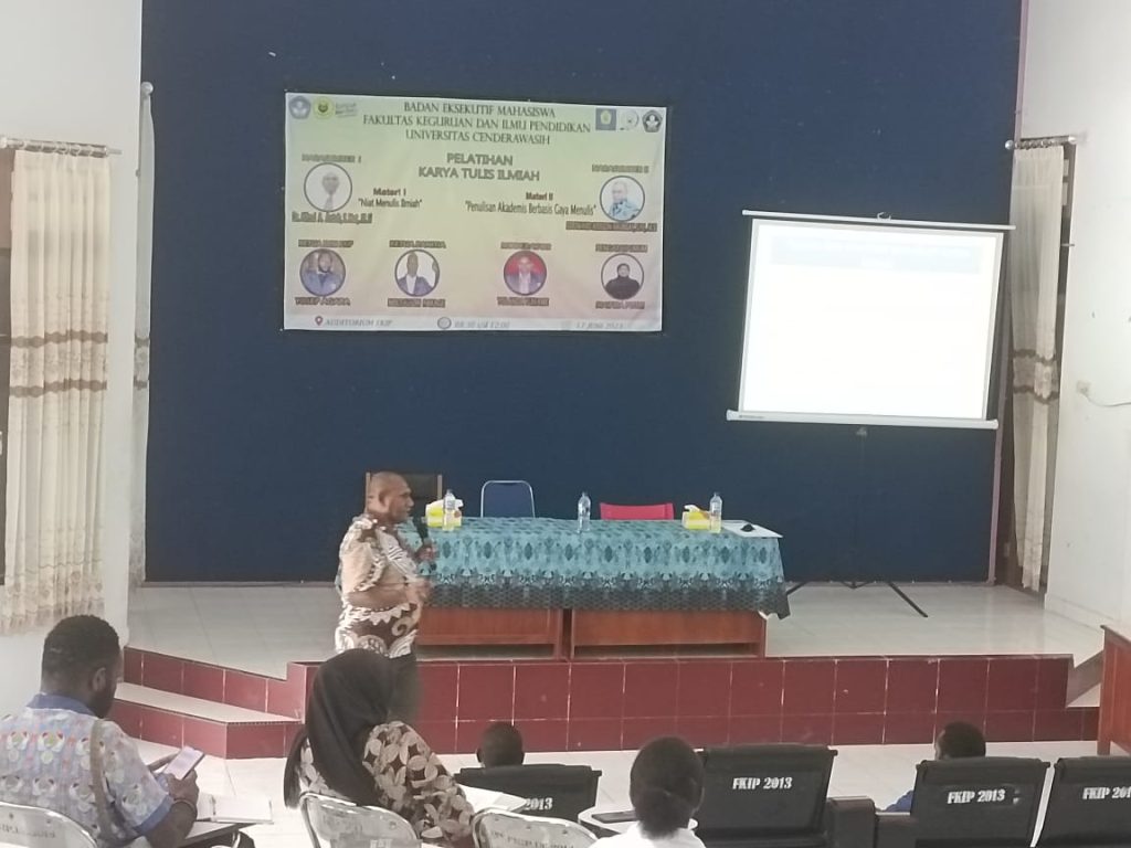 Pelatihan Penulisan Karya Ilmiah oleh BEM FKIP Uncen Melibatkan Akademisi