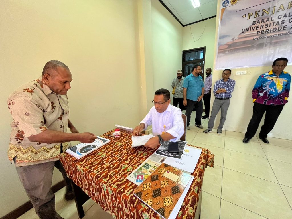 Panitia PilRek Menerima Pendaftar Ke-2 Bakal Calon Rektor, DR. Oscar Wambrauw,SE, M.Sc.,Agr