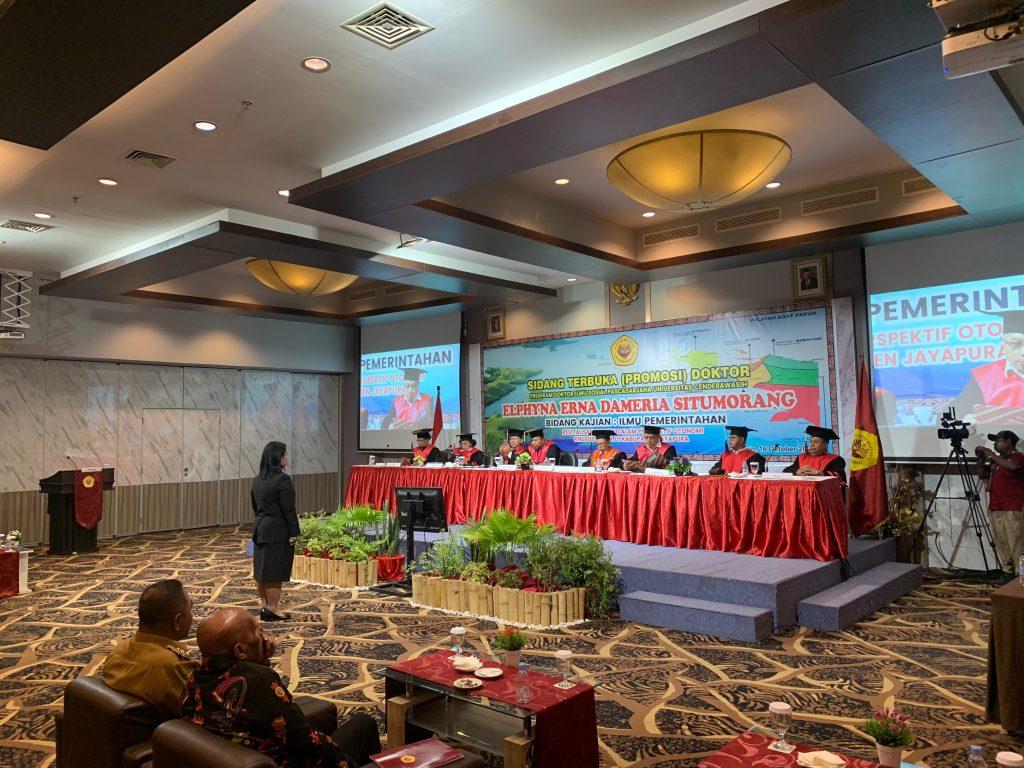 Assisten I Pemkab Jayapura Ujian Doktor, Ditanya oleh Sekda dan Mantan Walikota Jayapura.