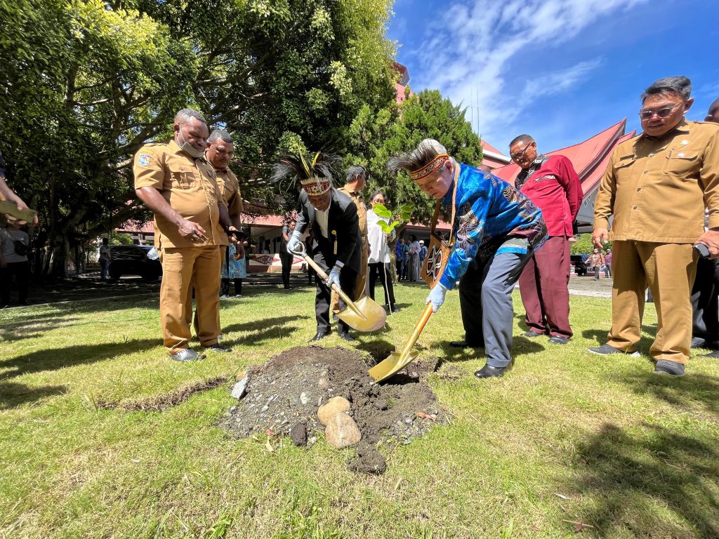 PRESIDEN JICA BERKUNJUNG KE UNIVERSITAS CENDERAWASIH