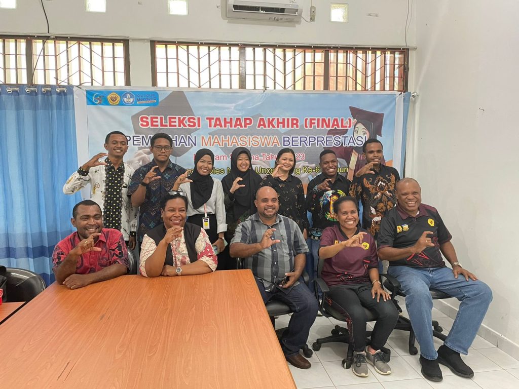 Wani Tabuni Juara 1 Mahasiswa Berprestasi.