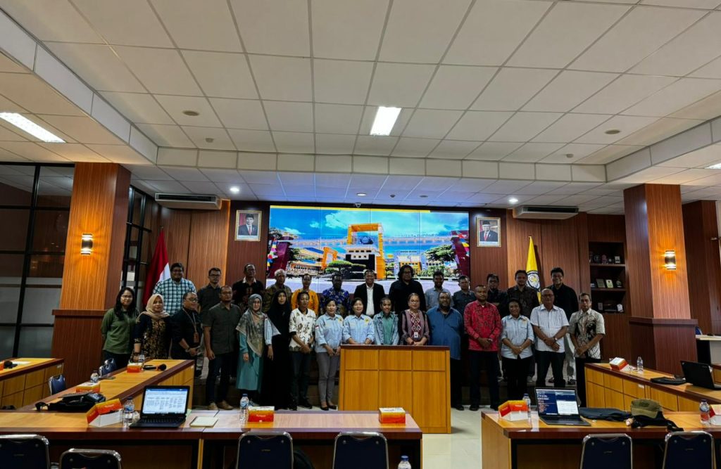 Visiting Lecturer Uncen ke Undip Semarang