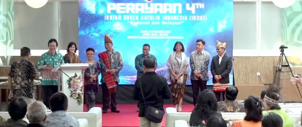 Prof. Ary Mollet Terima IKDKI Award 2023.