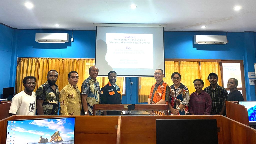 Pengabdian Kepada Masyarakat: Pelatihan Peningkatan  Penelusuran Literatur Akademik Secara Online.