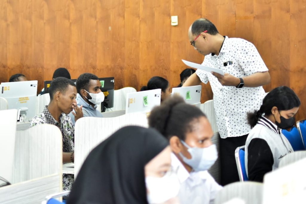 Ujian JMSB Dimulai, Pimpinan Uncen Optimis Berjalan Lancar.