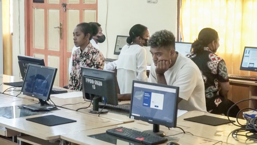 Uncen Gelar Ujian JMSB Di 5 Kota, 92 Peserta Ikuti Di Biak.