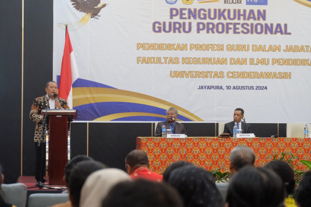 Pengukuhan 172 Guru Profesional FKIP Uncen Tahun 2024.