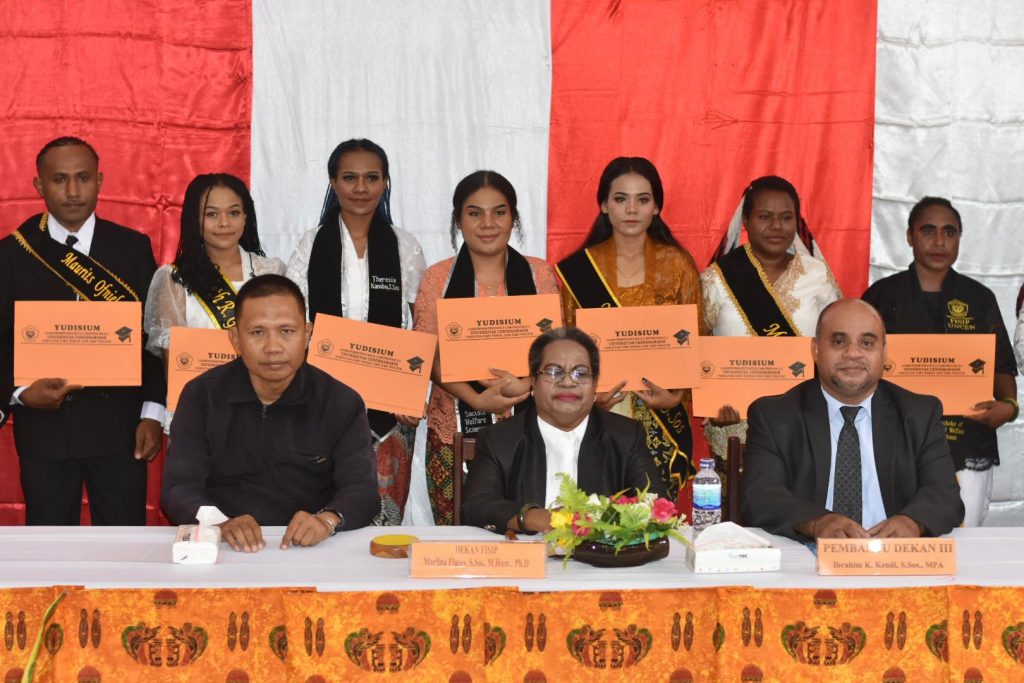 Menggapai Mimpi: Yudisium 192 Lulusan FISIP Uncen.
