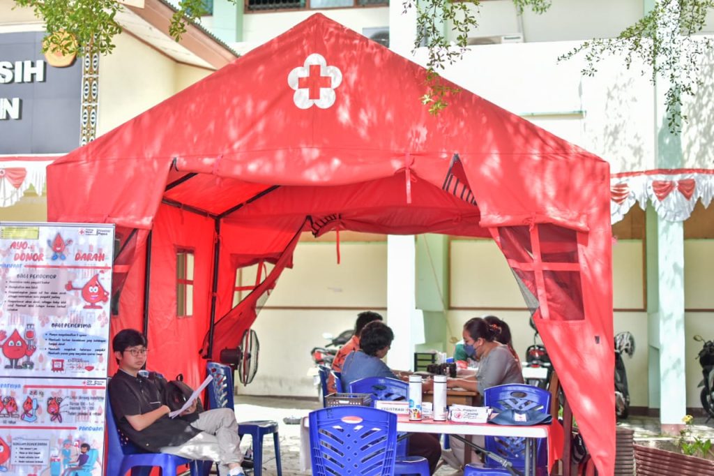 Gandeng PMI Papua dan Dua Rumah Sakit,  Fakultas Kedokteran Uncen Gelar Pengobatan Massal.