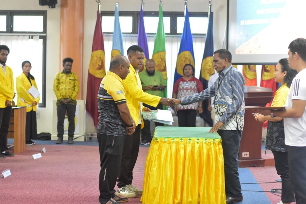 Pelantikan Pengurus UKM dan Komunitas KIP-Kuliah Universitas Cenderawasih: Mewujudkan Aktivitas Mahasiswa yang Terorganisir dan Berdampak.