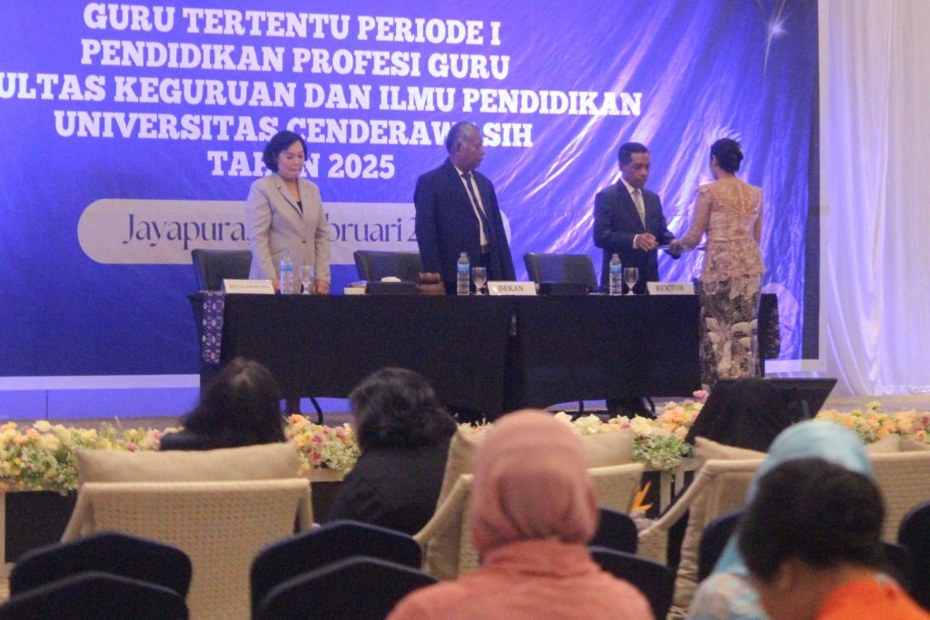 FKIP Universitas Cenderawasih Kukuhkan 1.497  Guru Profesional.