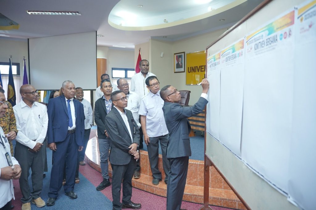 Siap Menuju Zona Integritas WBK/WBBM, Civitas Akademika Uncen Tanda Tangani Pakta Integritas Dan Komitmen Bersama