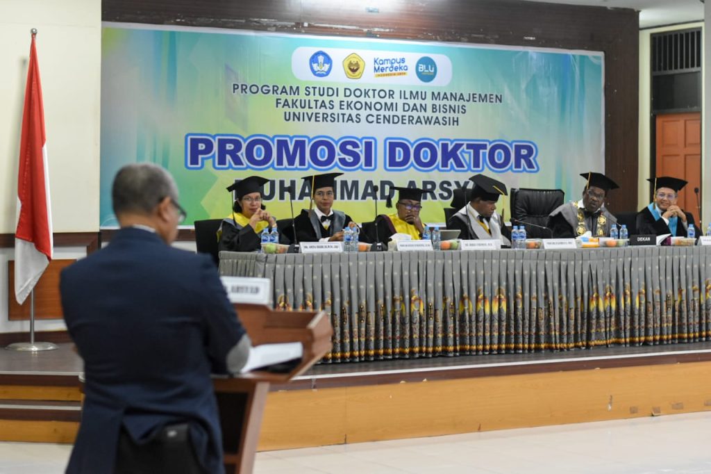 FEB Uncen Kukuhkan Muhammad Arsyad Sebagai Doktor Baru Dalam Bidang Ilmu Manajemen