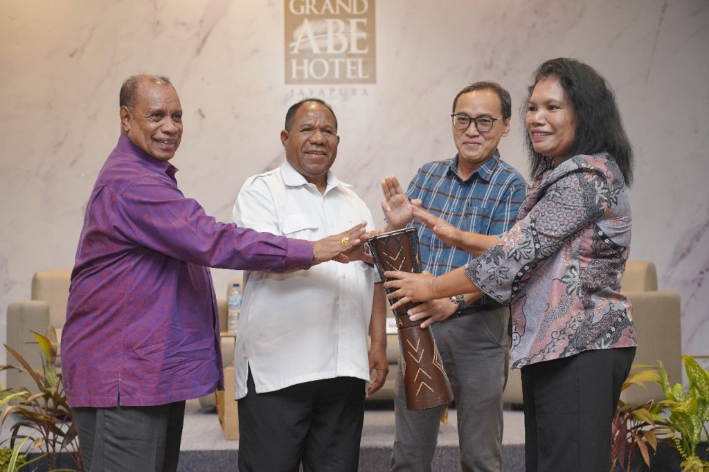 Akademisi Uncen Jadi Narasumber Pada Sosialisasi Perlindungan Kekayaan Intelektual