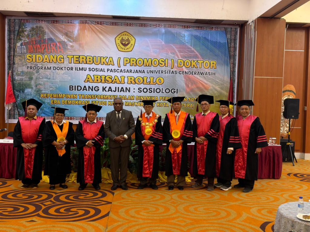 Usung Disertasi Kepemimpinan Transformatif, Wali Kota Jayapura Abisai Rollo Resmi Sandang Gelar Doktor dari Uncen
