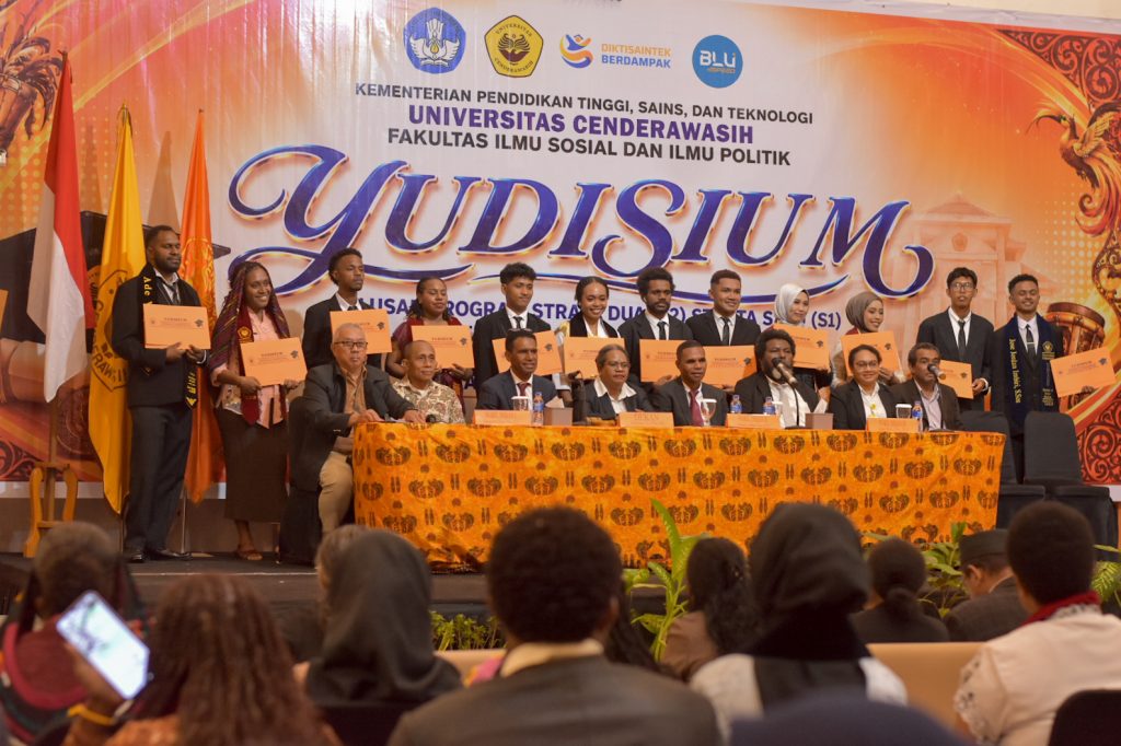 Dekan FISIP Ajak Lulusan Terus Tingkatkan Kompetensi dan Jaga Nama Baik Almamater
